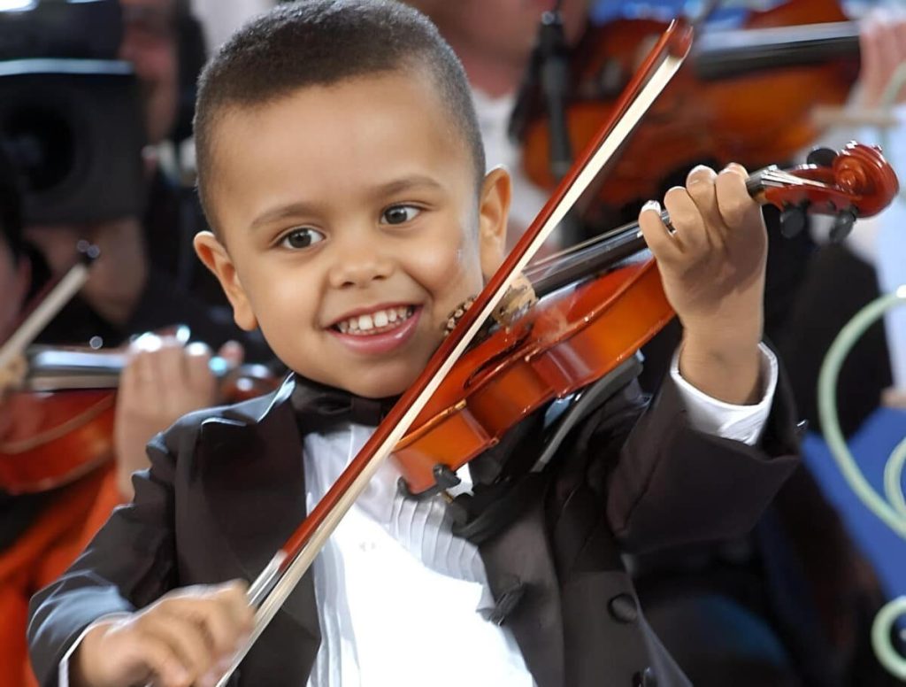 Thrilling André Rieu Concert Captivates Three-Year-Old Violin Prodigy