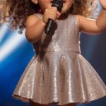 The crowd was left spellbound when a three-year-old girl began singing a song that was 45 years old, her angelic voice captivating everyone in attendance and dropping jaws across the venue.