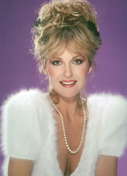 The ’60s Star Overcame Illness And Got Liver Transplant: Her Amazing Transformation At 80!